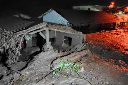 La Secretaría de Gestión de Riesgos alertó que hasta el momento hay dos familias damnificadas.