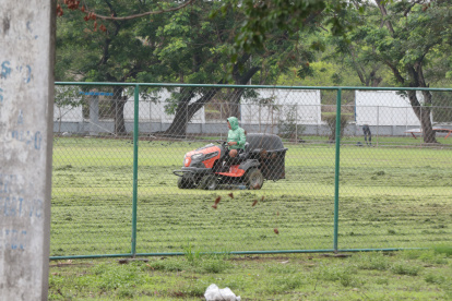 Las canchas del polideportivo de los Samanes siguen en mantenimiento.