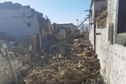 Decenas de casas dañadas en Shigatse, región del Tíbet, suroeste de China, después de que un terremoto azotara la zona.