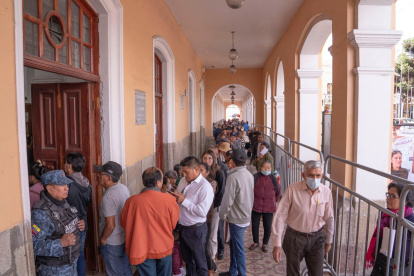 Riobambeños acudieron desde el primer día laborable a pagar los impuestos.