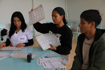 El CNE capacita a los miembros de Juntas Receptoras del Voto como parte del proceso electoral.