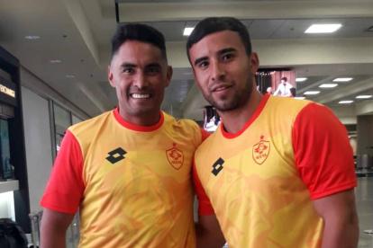 Juan José Vásquez (i) y Fernando Illescas (d) son los refuerzos mexicanos de Aucas.