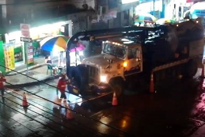 Proceso. En la ciudad de Guayaquil se ejecutaron limpieza de alcantarillas y sumillas.