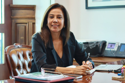 Cynthia Gellibert se desempeñaba hasta hace menos de una semana como secretaria de la Administración Pública.