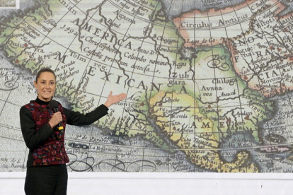 La presidenta de México, Claudia Sheinbaum, habla durante su conferencia diaria en el Palacio Nacional en la Ciudad de México el 8 de enero de 2025.