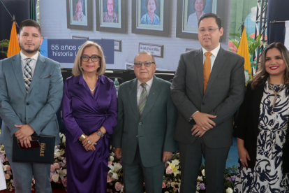 Kirk Mora, Patricia Ayala de Coronel, Ivo Orellana, Danny Mora y Ángeles Chávez.