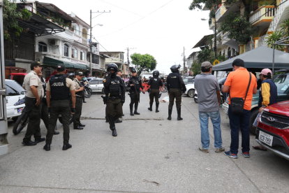 Balean a cuatro personas en la cooperativa 26 de febrero de la Martha de Roldos.