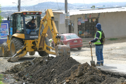 Los trabajos en la vía principal de la cooperativa San Francisco, en el kilómetro 17 de la vía Daule, ya iniciaron.