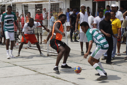 Felipe Caicedo en el 2012 fue a jugar un partido en la Penitenciaria del Litoral al norte de Guayaqui.Archivo