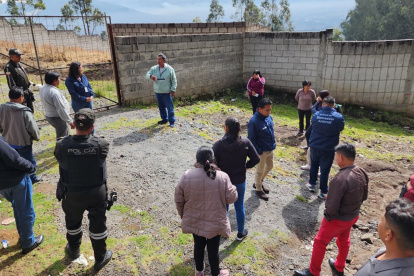 Los vecinos refirieron que el perro que atacó a la mujer era agresivo y solía estar suelto en esa zona de Conocoto.