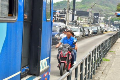 Motociclista invade carril exclusivo de la Metrovía
FECHA: 09-01-2025

FOTOGRAFO: FRANCISCO FLORES

AG-EXTERNOS