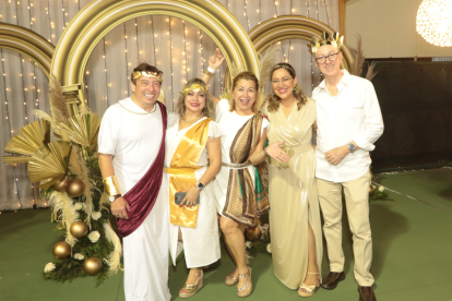 Danilo Orellana, Anabelle de Orellana, Jackeline de Chang, Rossi de Williams y George Williams.