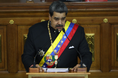 El presidente de Venezuela, Nicolás Maduro, ofrece un discurso ante la Asamblea Nacional.