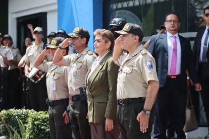 Apoyo. La ministra Mónica Palencia y Juan Javier Silva (derecha), nuevo director del Isspol, en una reunión.