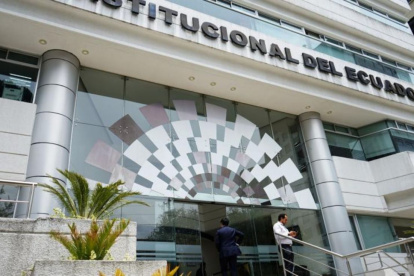 La Corte Constitucional tiene como misión garantizar la vigencia y supremacía de la Constitución.