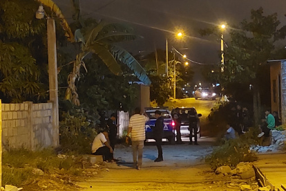 La Policía llegó a la escena del crimen. Entre los habitantes predominaba el miedo.