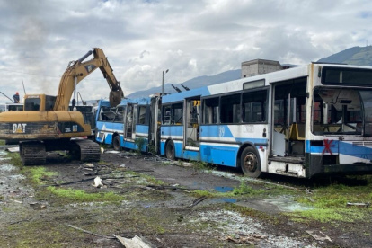 La chatarrización se hace en el predio de la Empresa de Pasajeros, en el sur de Quito.