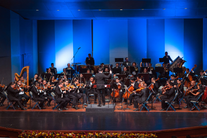 Público. Guayaquileños disfutaron clásicos tocadas por la OSG.