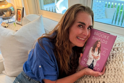El quinto libro de Brooke Shields es una bomba llena de confesiones y momentos duros.