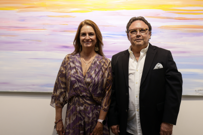 La artista junto a Enrique Ponce de León.