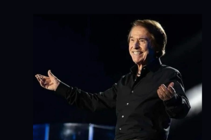 Raphael es conocido a nivel mundial por su rango vocal y su presencia escénica. Tiene más de 70 millones de álbumes vendidos en más de siete idiomas.