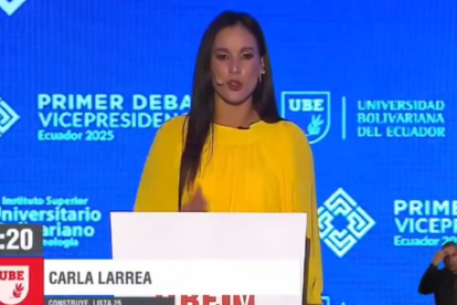 La compañera de fórmula de Henry Cucalón, Carla Larrea, en el debate.