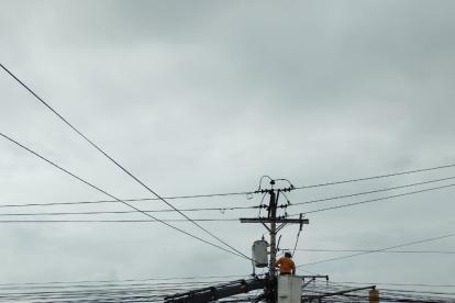 Se realiza reparación de semáforos en Mucho Lote