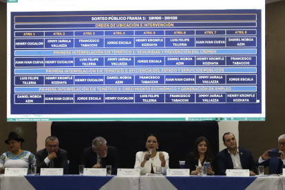 El CNE realizó el sorteo público del orden de intervención de los candidatos en el debate presidencial.