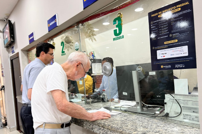 Adultos mayores también se acercan a ventanillas a pagar los impuestos prediales.