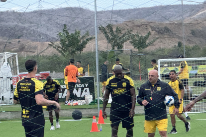 Felipe Caicedo en su primer entrenamiento con Barcelona.