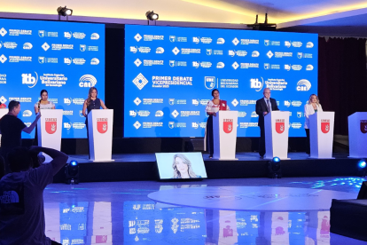 En el debate vicepresidencial 2025 no estuvo presente la candidata del oficialista ADN.