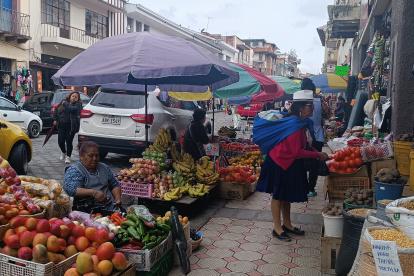 Los comerciantes de la zona del mercado Nueve de Octubre serán reubicados en dos nuevas plataformas.