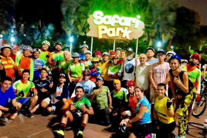 Parte de los integrantes de Ciclistas de la Calle celebrando sus 13 años de existencia.