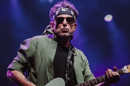 Andrés Calamaro es uno de los artistas más influyentes y prolíficos de la música en español.