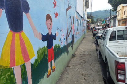 Estudiantes de una escuela en Mapasingue Oeste fueron evacuados por fuertes olores.