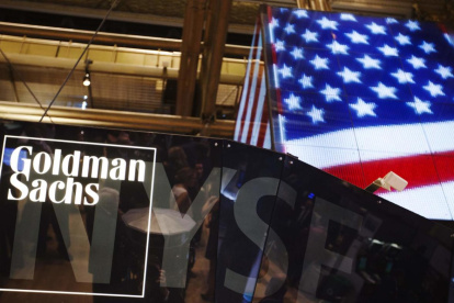 La Reserva Federal (Fed) de EE. UU. anunció ayer que ha sancionado con un total de 35,1 millones de dólares a Goldman Sachs, Morgan Stanley, CIT, Bancorp y PNC Financial por los abusos hipotecarios que tuvieron lugar en los años 2011 y 2012. En concreto, Goldman Sachs deberá asumir una multa de 14 millones de dólares.