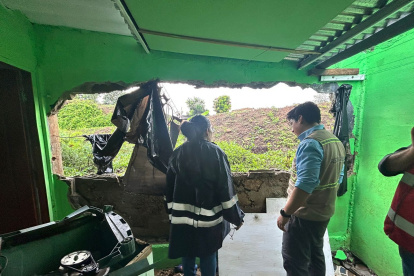 Una vivienda sufre un colapso por las fuertes lluvias.