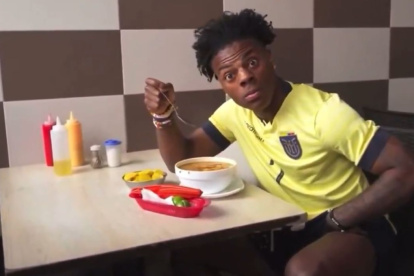 IShowSpeed visita por primera vez Ecuador y prueba el encebollado.