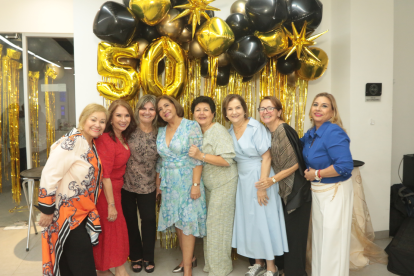 Rocío Maldonado, Shirley Prieto, María Elena Sánchez, Leticia Haz, Fátima Flores, Amira Maluk, Patricia Ubillus y Norma Farhat.