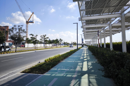 Imagen de la comunidad ecológica de Masdar City, situada en Abu Dabi, construida para ser un lugar que funcione sin emisiones de carbono.