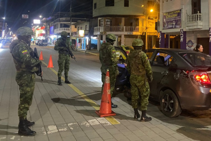 Las FF.AA. colaboran con la seguridad interna en el marco de los estados de excepción.