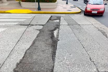 La calle presentaba daños.