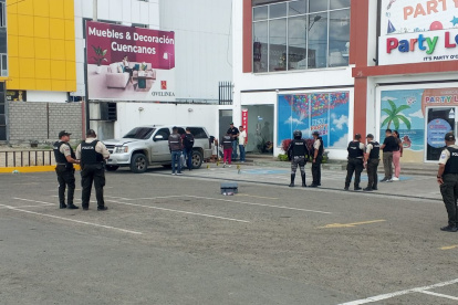El incidente ocurrió fuera de un centro comercial
