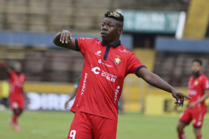 Alejandro Cabeza jugó en el Nacional luego de pasar por 9 de Octubre en la Serie B