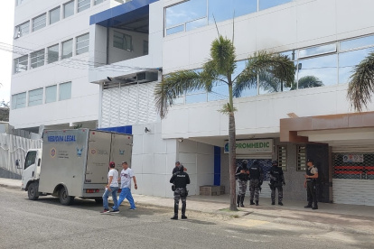 Consternación. Los primeros reportes de las investigaciones indican que el ataque armado dado en Manta se trata de un mensaje de intimidación de grupos criminales.