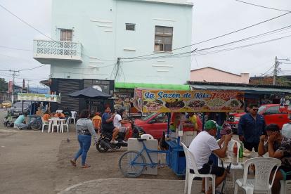 A pesar de buscar controlar el comercio informal en Playas, el proyecto de reforma no incluye normas para abordar esta situación.