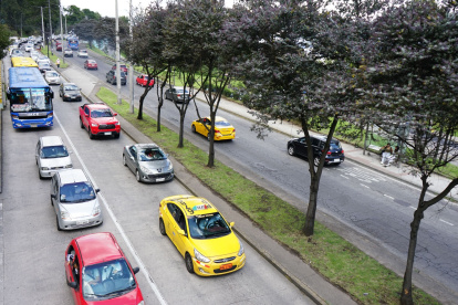El dispositivo emplea tecnología de ondas de radio para identificar vehículos de forma rápida y a distancia.
