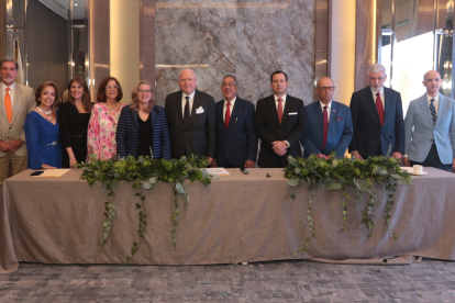 Bolívar Maldonado, Rocío Torres, Paula Casado, Ana María de Ching, Mary Fisk-Ridder, Xavier Simon, José Brito, Miguel Weisson, Carlos Koch, Antonio Marqués y Juan Carlos Diaz Granados.