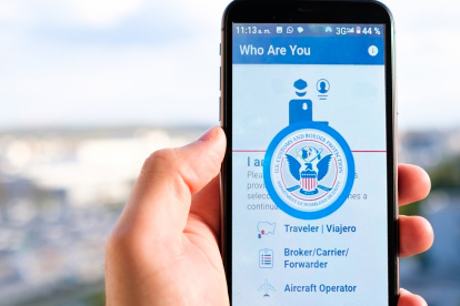 La aplicación de teléfono móvil CBP One se introdujo para que quienes buscan asilo puedan hacer una cita de forma electrónica.