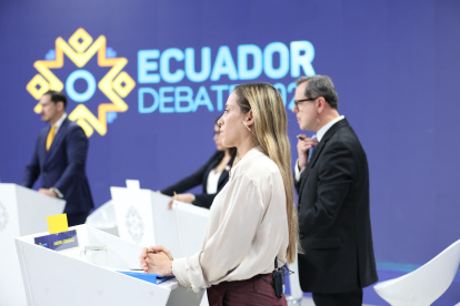 Casi una extranjera Andrea González Nader por no tener miedo a debatir.